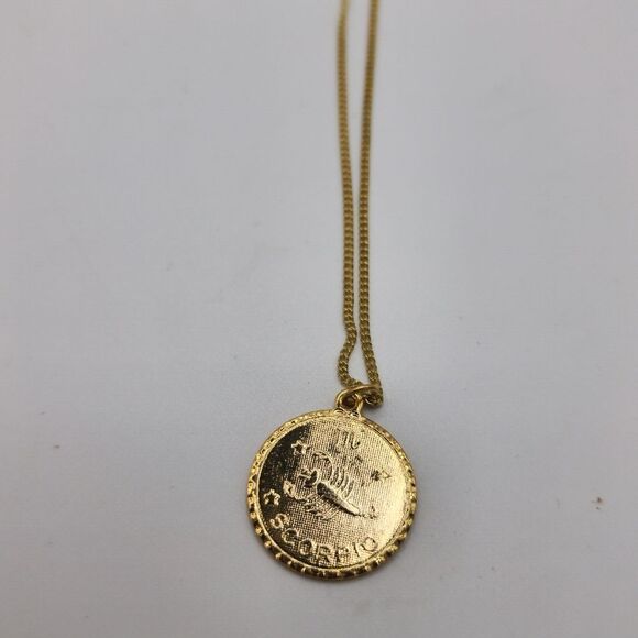 Signed Gold Necklace with circle Scorpio pendant - Picture 3 of 8